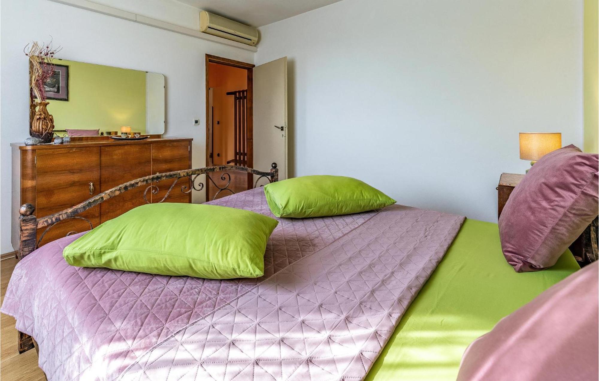 Lovely Home In Sisan With Outdoor Swimming Pool 외부 사진